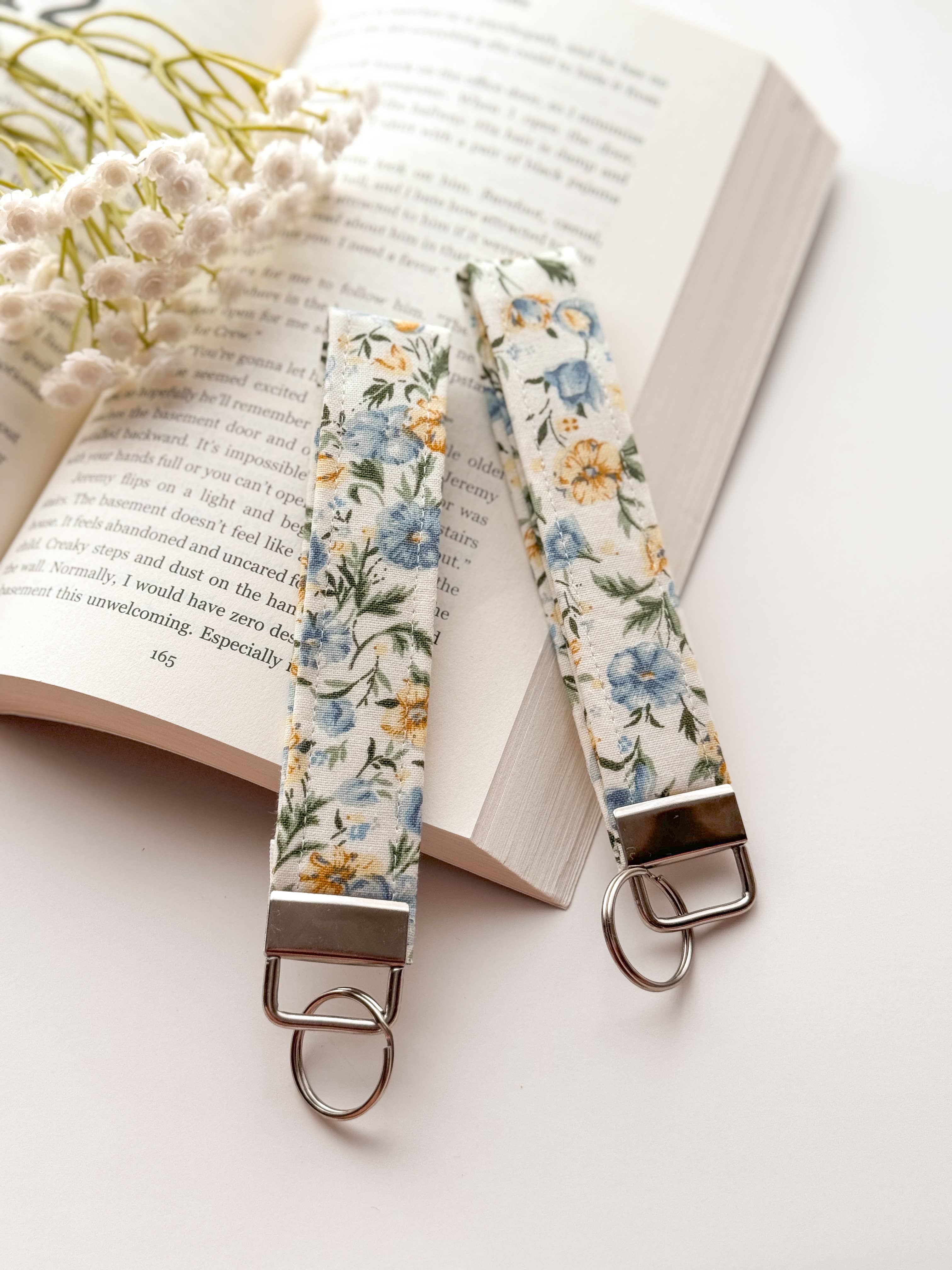 Wristlet - Vintage Floral
