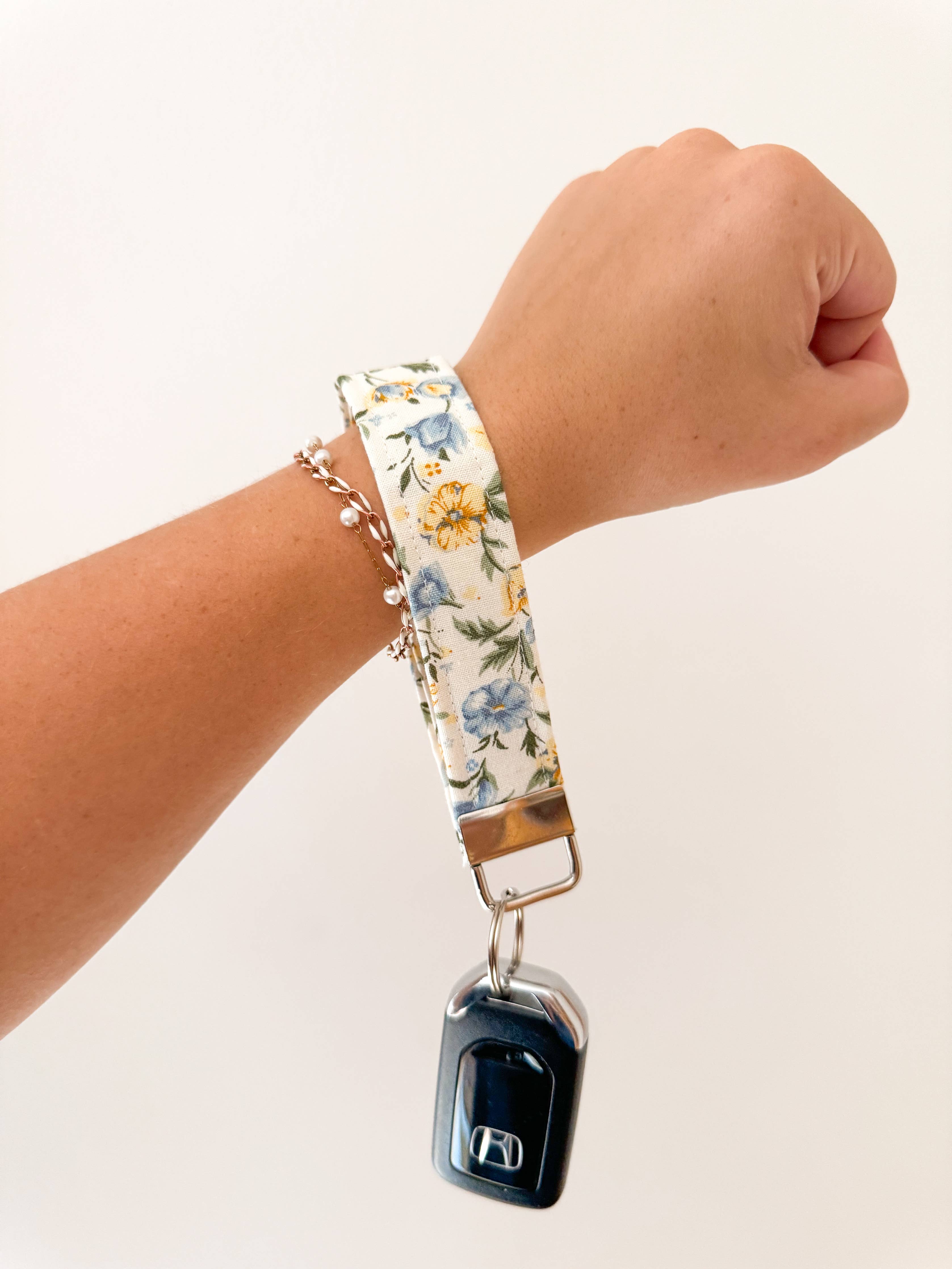 Wristlet - Vintage Floral