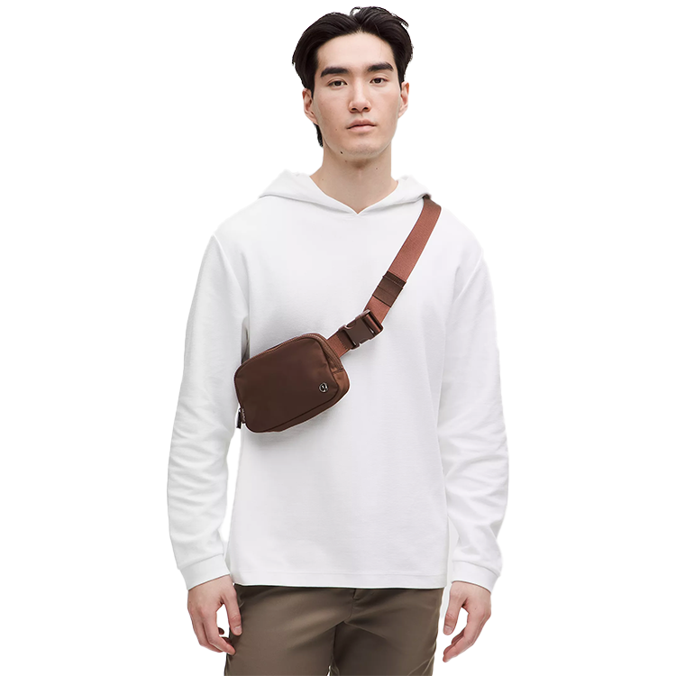 lululemon Everywhere Belt Bag - Lava Cake