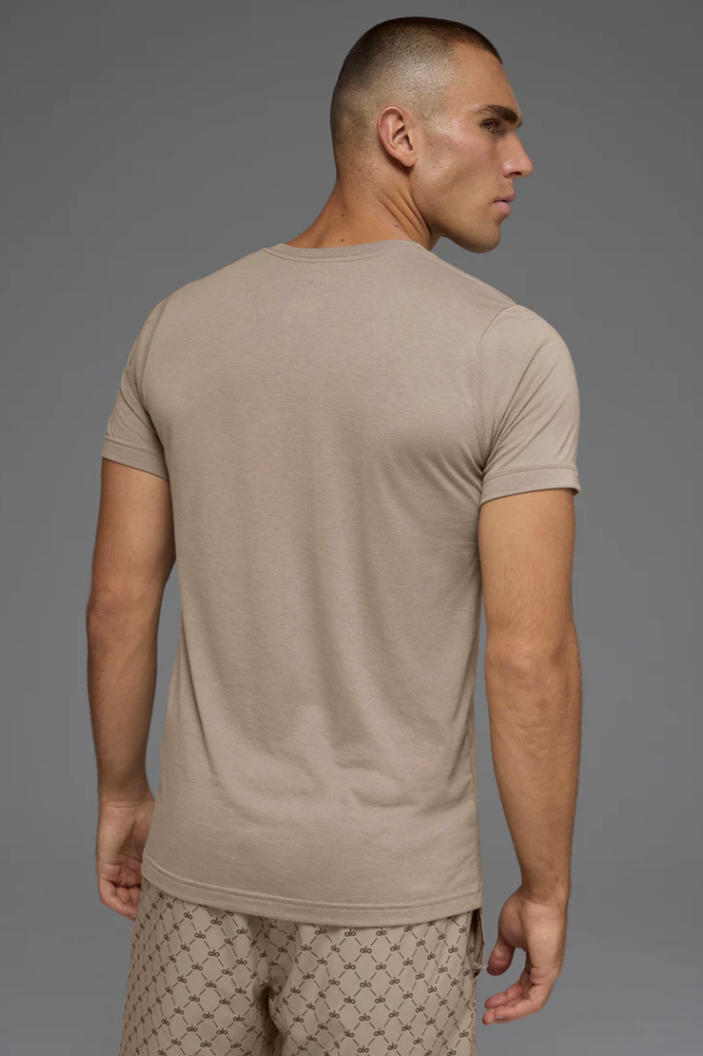 Alo - Men's Triumph Raglan Tee - Gravel