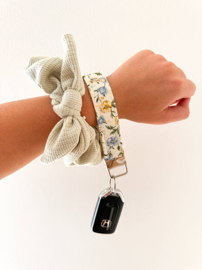 Wristlet - Vintage Floral